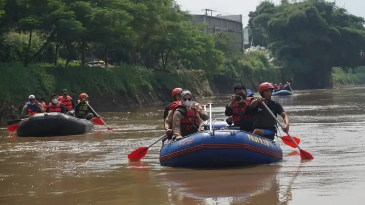 Kekompakan Warga Bandung Dalam Menjaga Kualitas Air Sungai Citarum