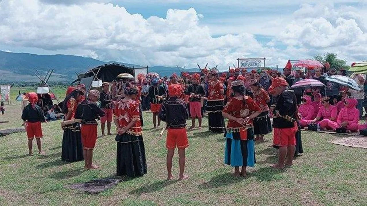 Menjelajah Warisan Budaya di Festival Tampo Lore Bersama Bupati